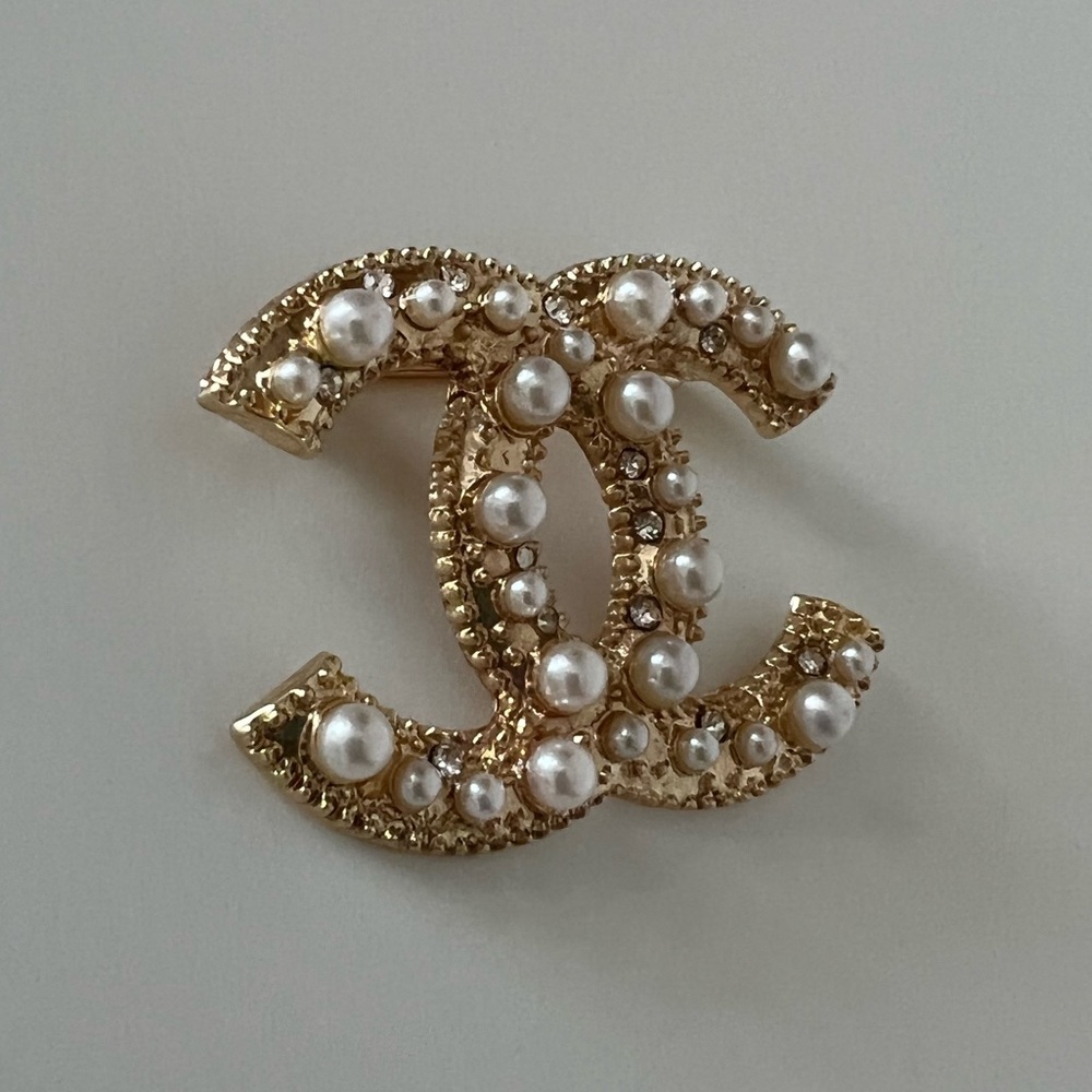 Gold Pearl and diamonds fashion brooch